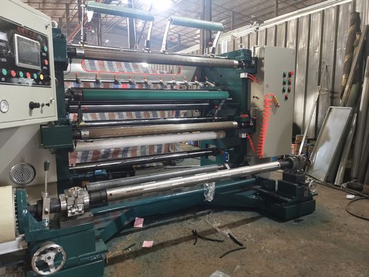 La machine de découpe verticale à commande PLC est une machine de revêtement de papier à découpeuse de repassage 0 - 200 m/min