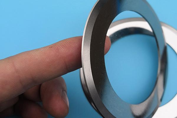 Ronde lamine de découpe rotative de haute précision lamine de bord en PVC lamines rotatives machine de découpe de tuyaux de papier ruban adhésif machine de découpe lamine 4